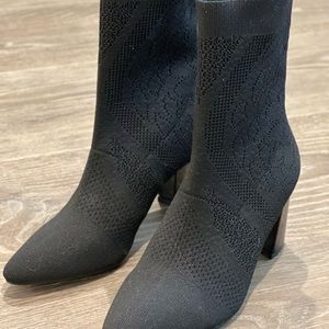 Knit calf high heel boot, size 6, Black